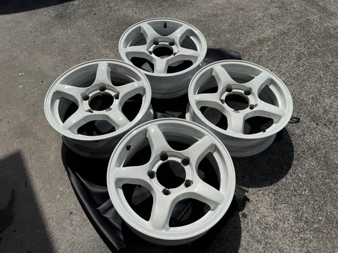 希少 ジムニー16インチ 白ホイール 4本セットバルブ新品 軽量アルミホイール