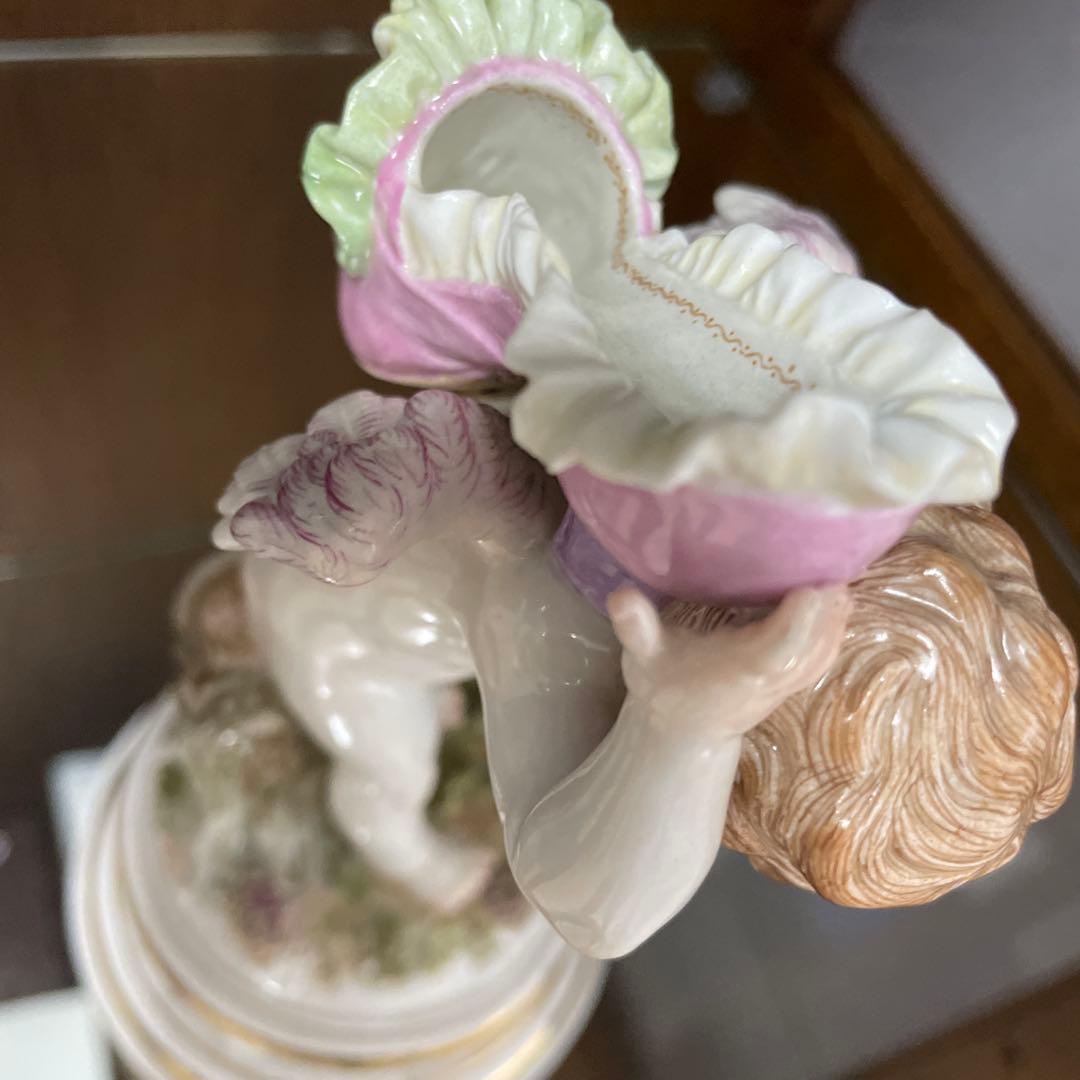 マイセン靴を持つ天使　アンティークフィギュア