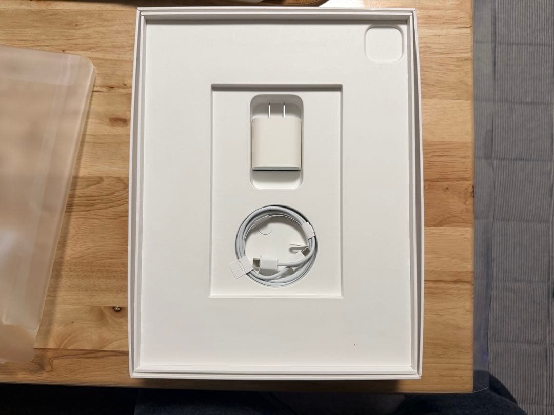 iPadPro12.9第5世代とMagickeyboardとペンシル3点セット