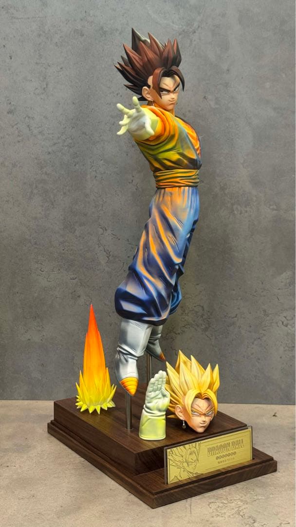 孫悟空 フィギュア 攻撃ポーズ 台座付き