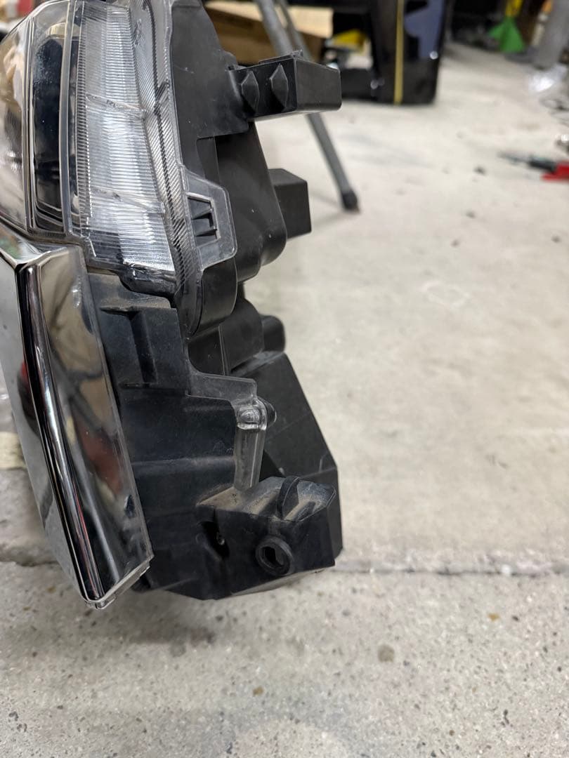 30アルファード 右ヘッドライト