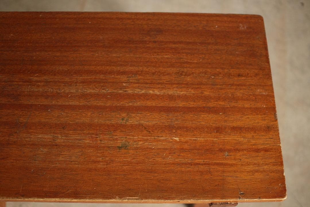 小ぶりな木製の机　引き出し　ローテーブル　サイドテーブル　作業台　文机　古家具