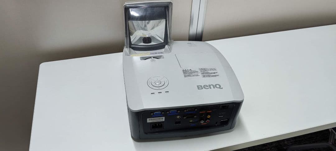 BenQ WXGA対応 超短焦点プロジェクター MW853UST+