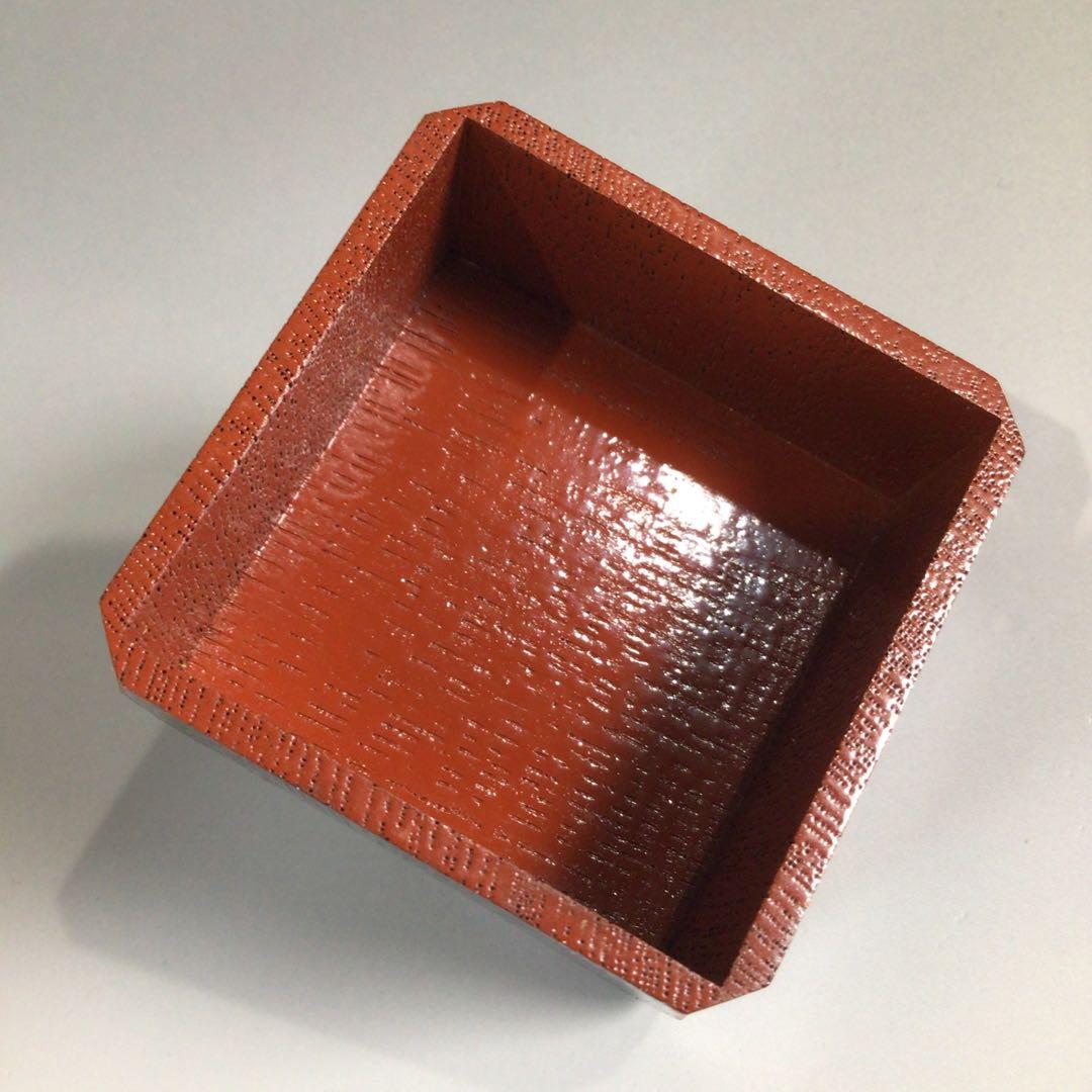 Ｐ５３９　茶器　『新谷宗久作』『黒搔合塗』『爪紅』『四方糸巻茶器』　共箱　茶道具