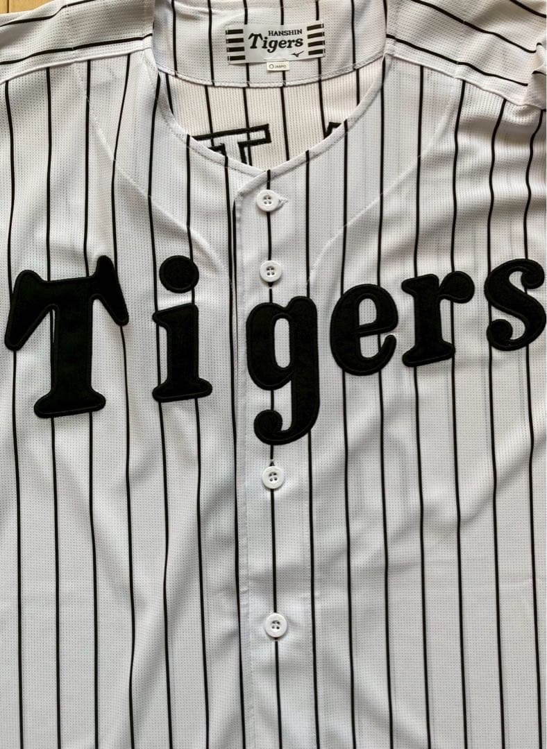 ④【美品】阪神タイガース　佐藤輝明選手　ホーム　ユニフォーム　Oサイズ　#８