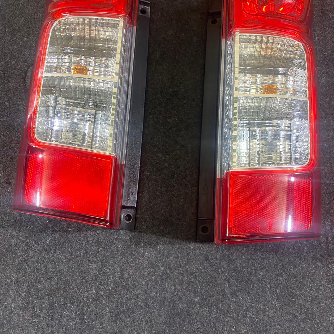 キャラバン　E26 《VR2E26》左右セット　テールライト　テールランプ