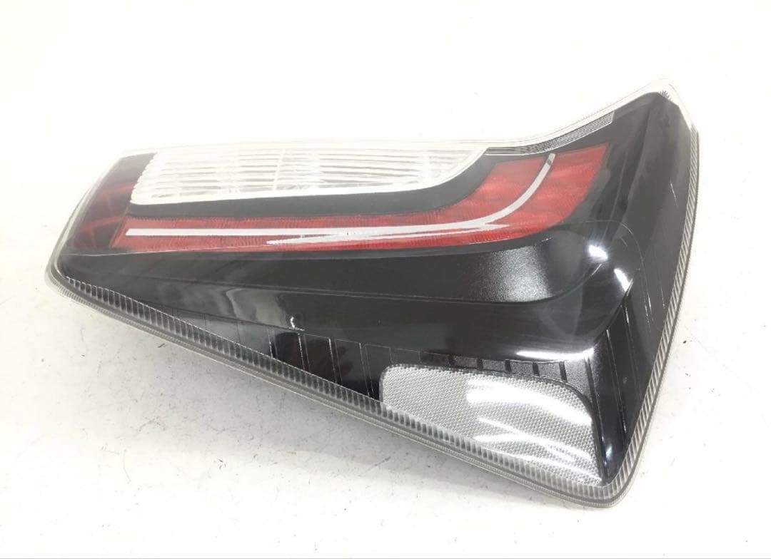 送料込み！トヨタ 純正 30 プリウス G’s テールランプ ZVW30 後期