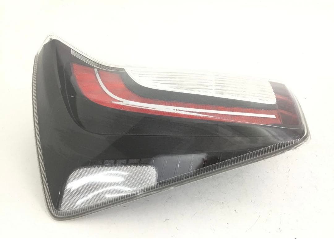 送料込み！トヨタ 純正 30 プリウス G’s テールランプ ZVW30 後期