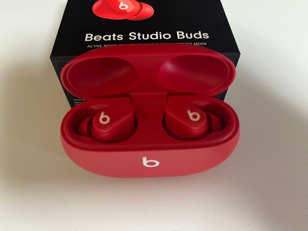 Beats Studio Buds レッド