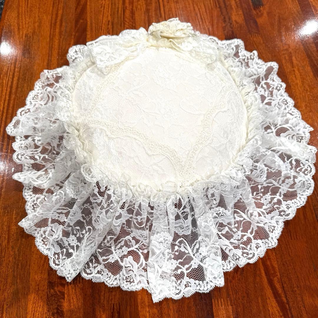 【新品未使用】さえら　ヒスクローネ　円型レースクッション　ホワイト　リボン