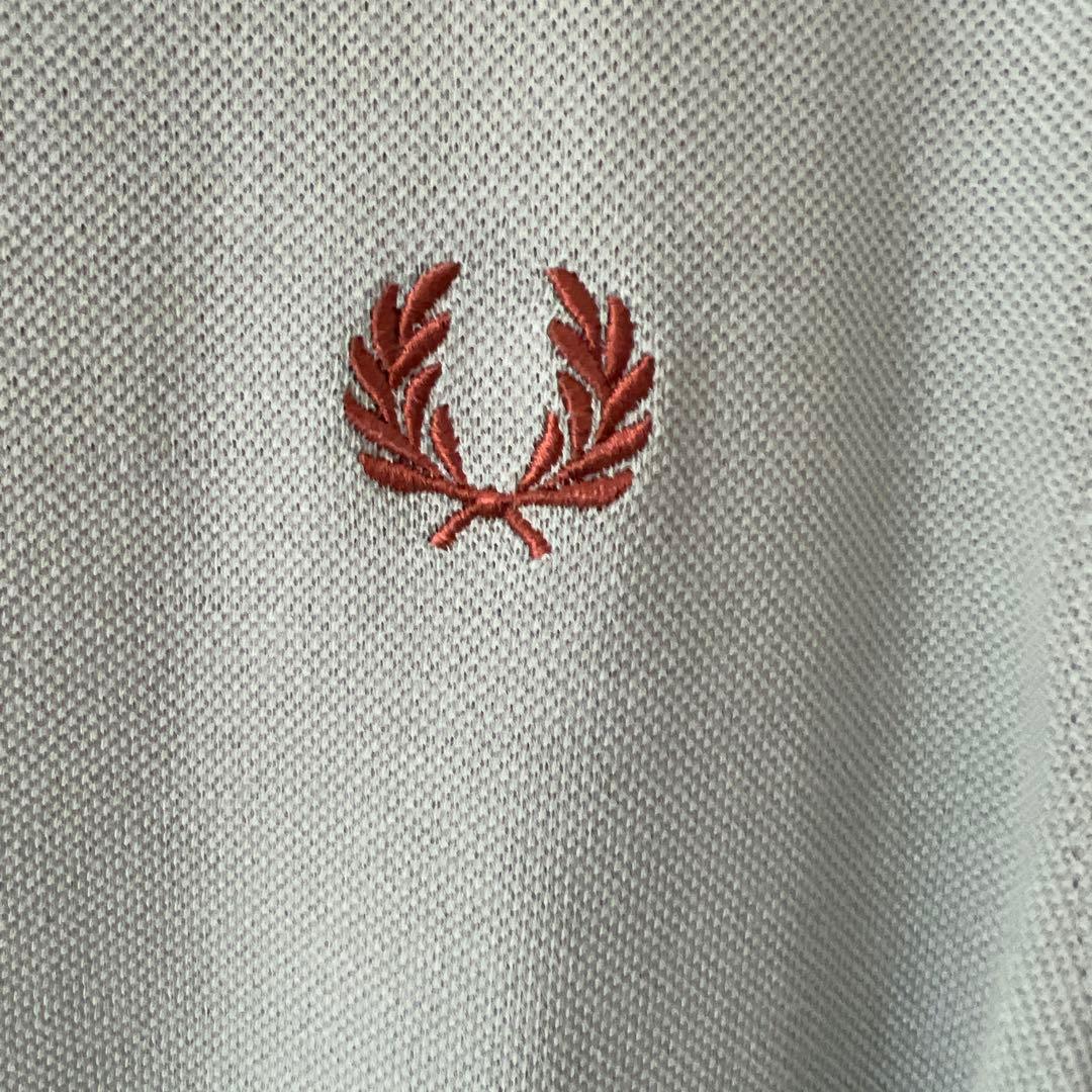 FRED PERRYツインティップラインロゴ刺繍ポロシャツ ブルーグリーン