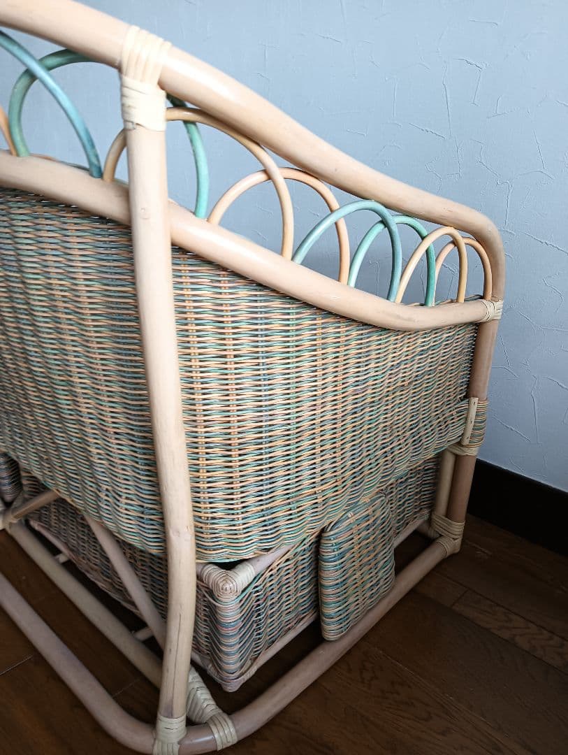 引取りお値下げ　希少　おしゃれパステルカラー　ラタン製　カウチソファ　引出し収納
