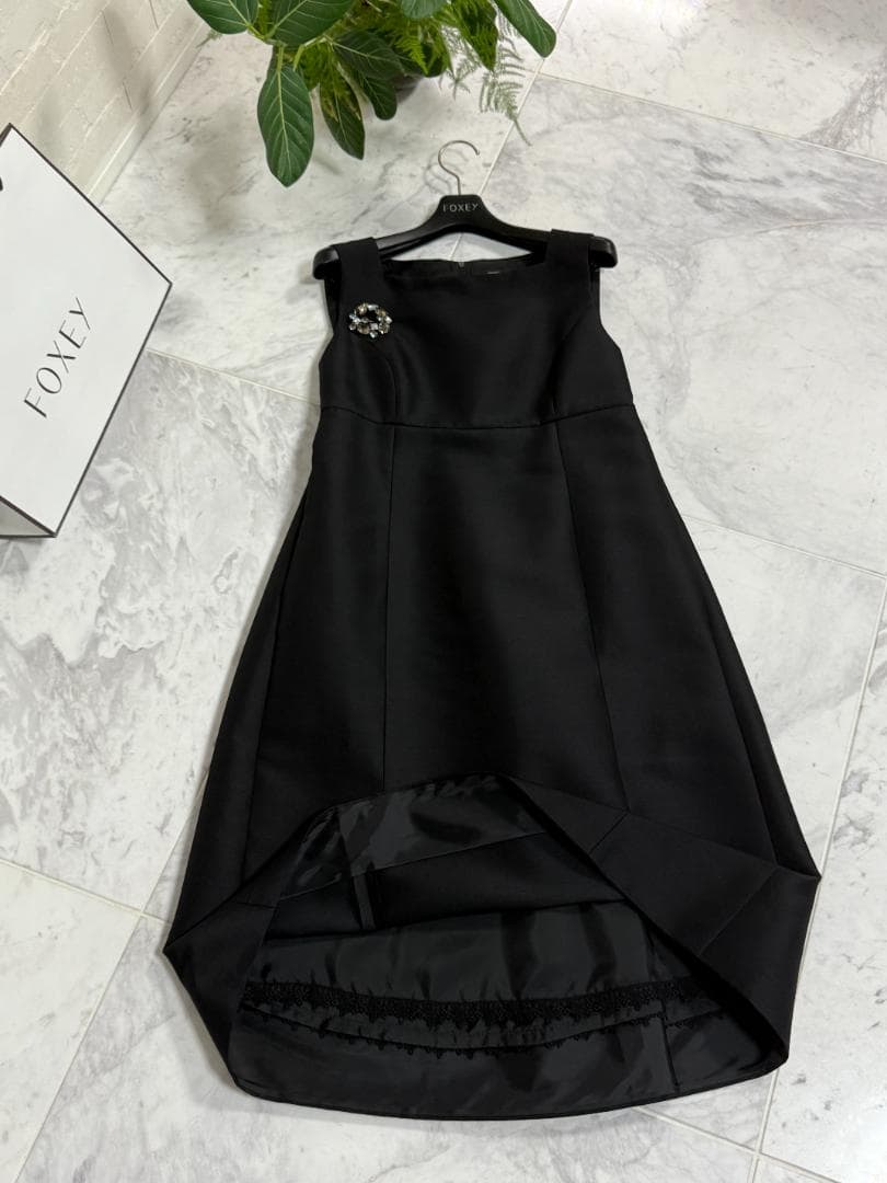 新品同様★【定価：￥138,600】★近年★FOXEY/フォクシー ギモーヴ38