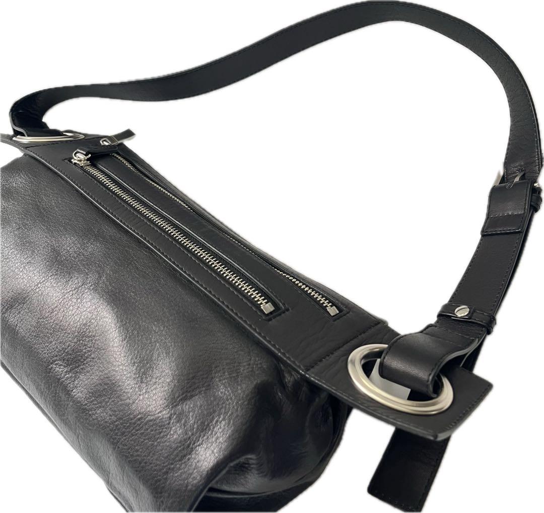 【希少】kawakawa ハトメ レザー　ボディバッグ M　ブラック　斜め掛け