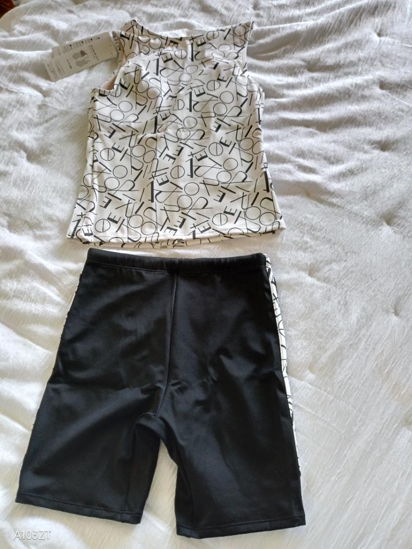 新品未使用品ワコールスイムウェア　サイズ１１ｌセパレート