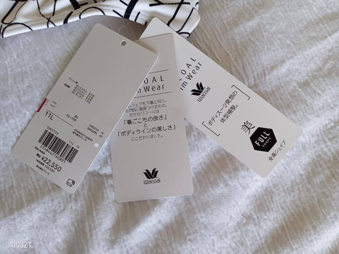 新品未使用品ワコールスイムウェア　サイズ１１ｌセパレート