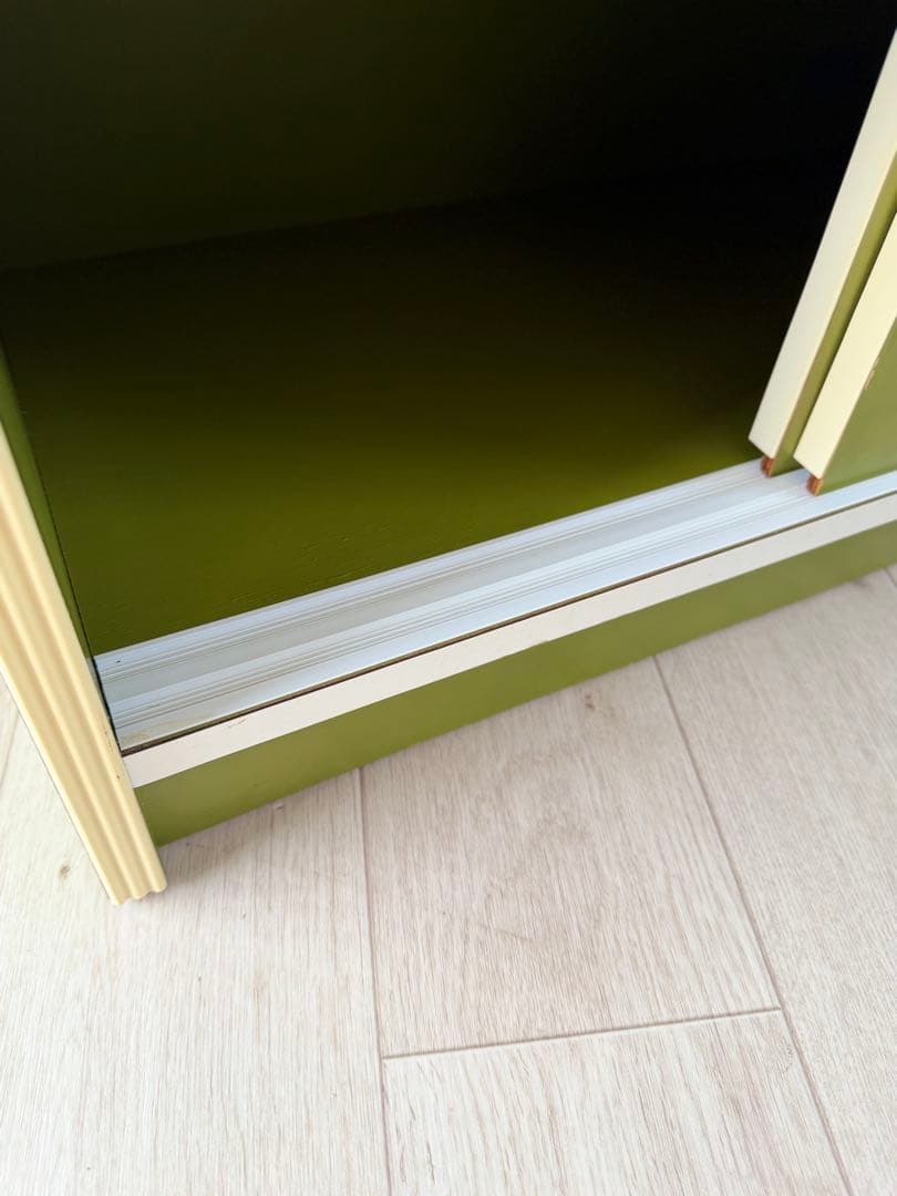 昭和レトロ 食器棚 ガラスキャビネット 小箪笥 ガラス棚 レトロポップ 抹茶色