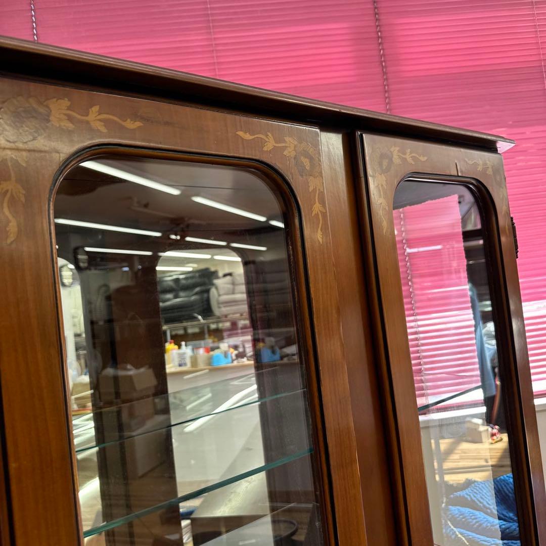 イタリア風　飾り棚　ガラス棚　アンティーク　キャビネット