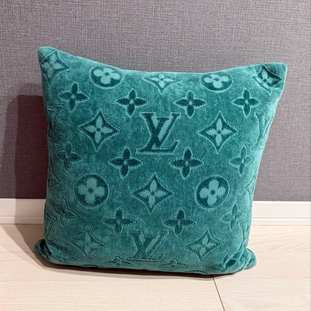 LOUIS VUITTON グリーン クッション