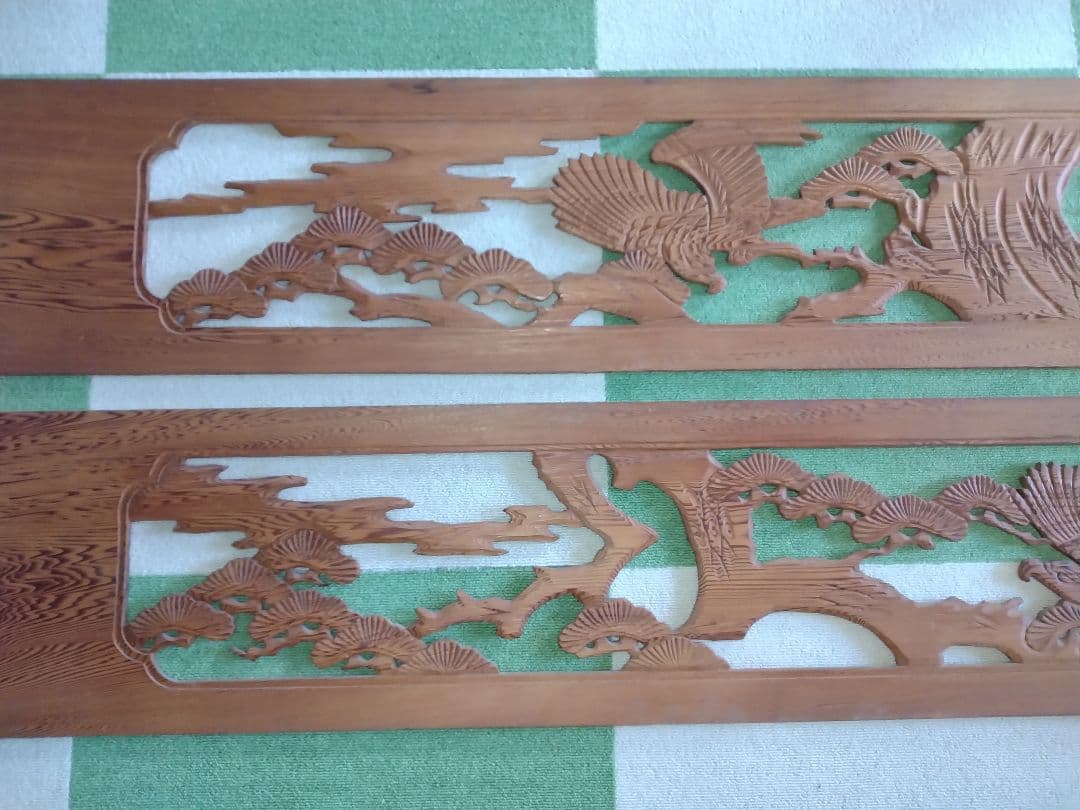 らん間 木製彫刻パネル 鶴と松のデザイン