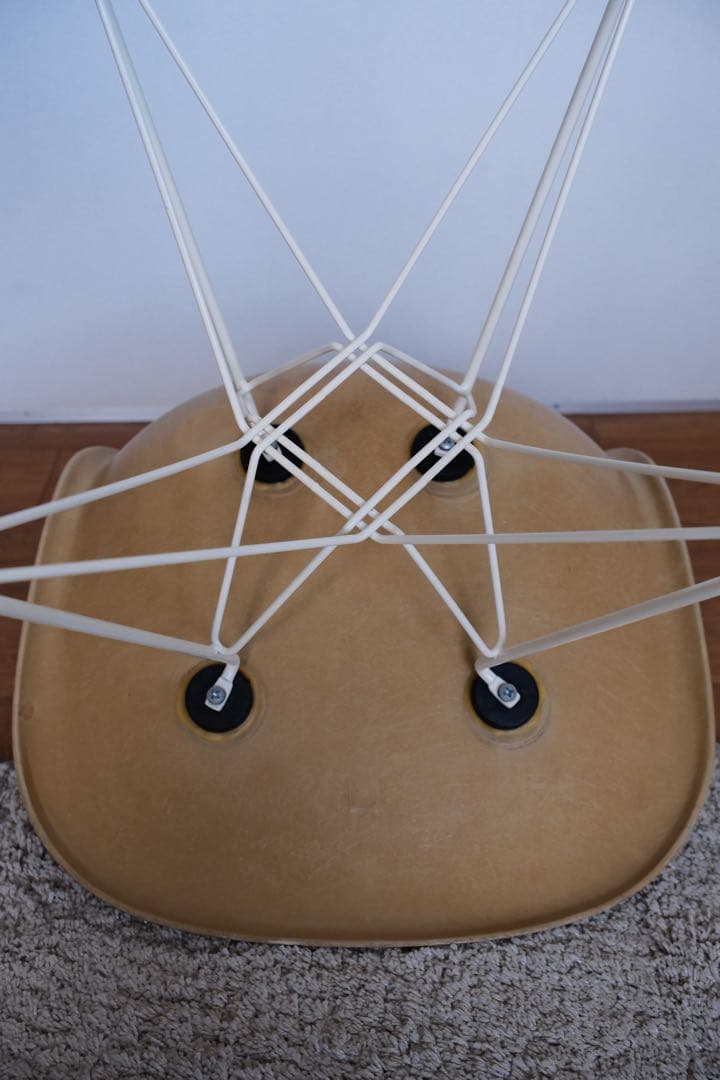 Eames Side Shell Chair Eiffel Base ①