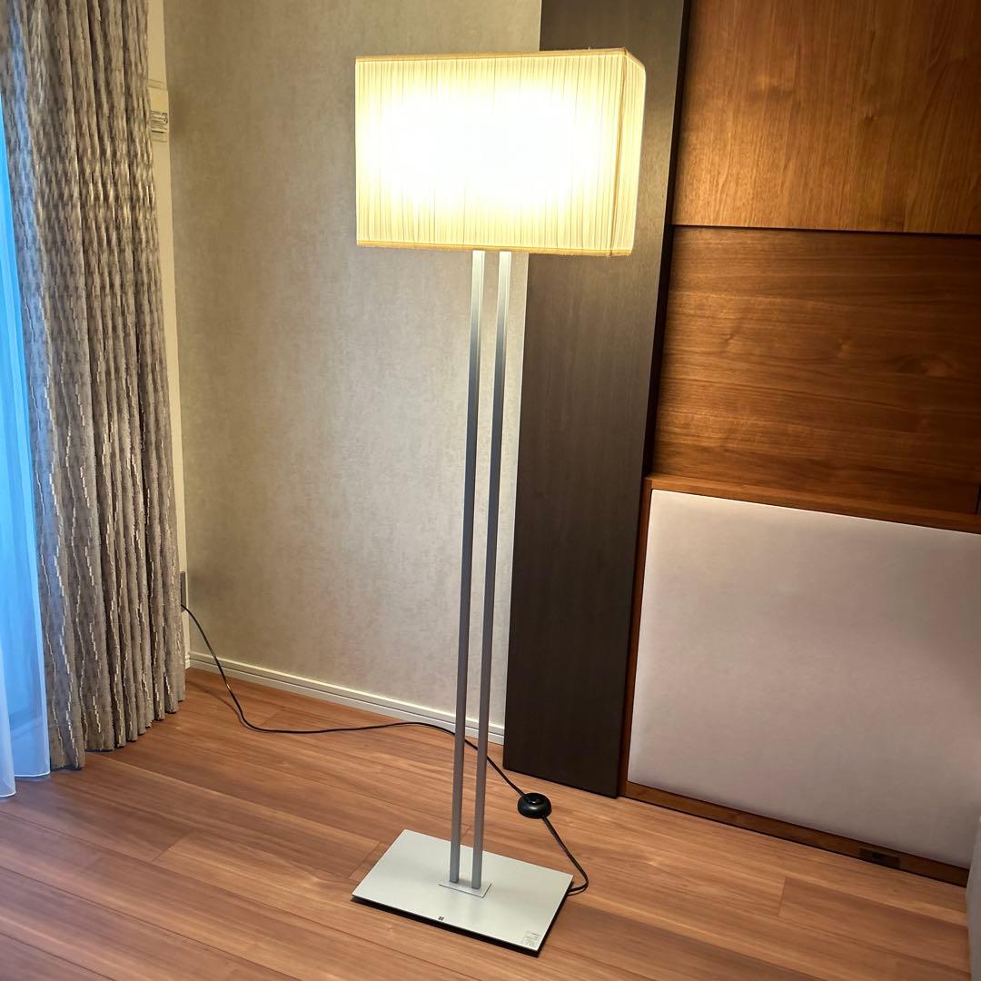 【新古品】ヤマギワ　YAMAGIWA BAUMN フロアライト ホワイトW450