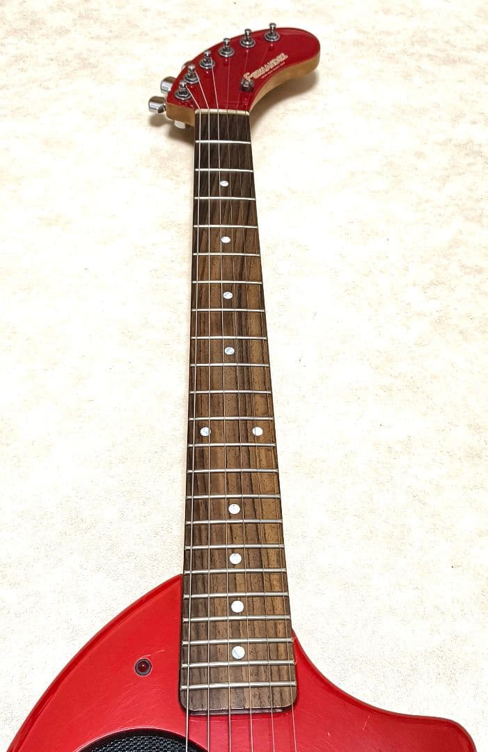 【美品】ZO-3 レッド アンプ内蔵ミニギター ヘッドフォン端子付き！！