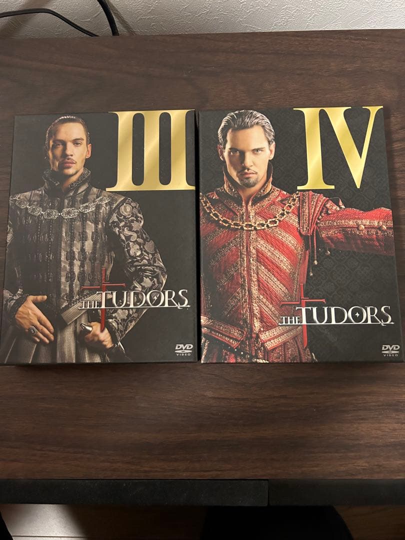 チューダーズ ヘンリー8世 背徳の王冠 DVD-BOXⅠ〜Ⅳ〈5枚組〉
