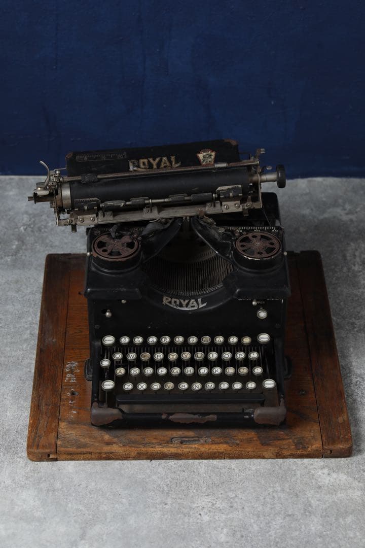  アンティーク　タイプライター　台座付