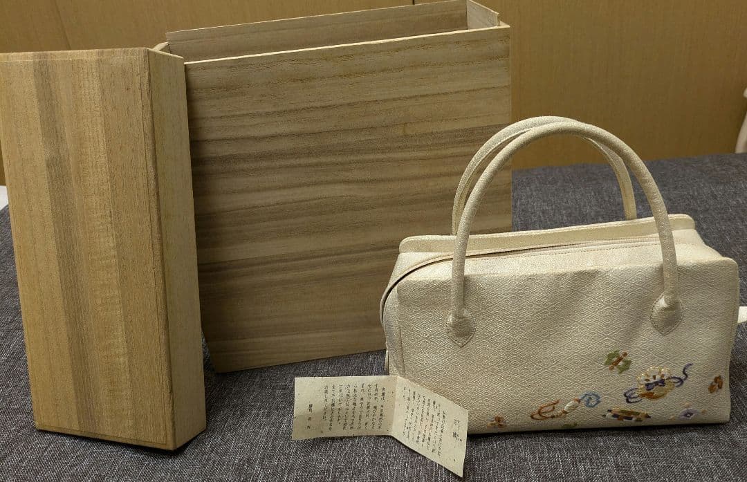 最終お値下げ！名門【逸品】長艸刺繍　手刺繍利休バッグ　和装　正絹　桐箱入り作家物