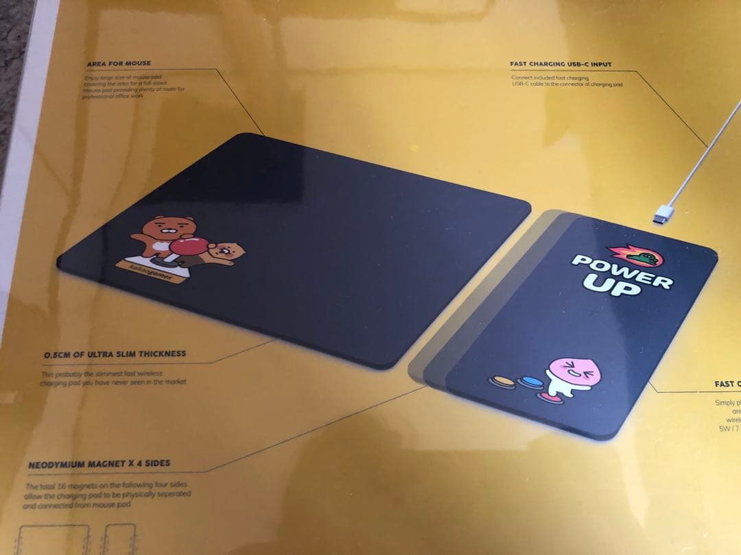 カカオフレンズ　高速ワイヤレスデスクマット充電器