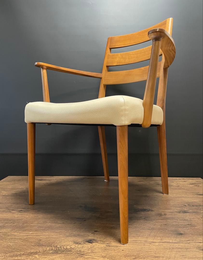 karimoku カリモク家具　ダイニングチェア CT61モデル 肘付き