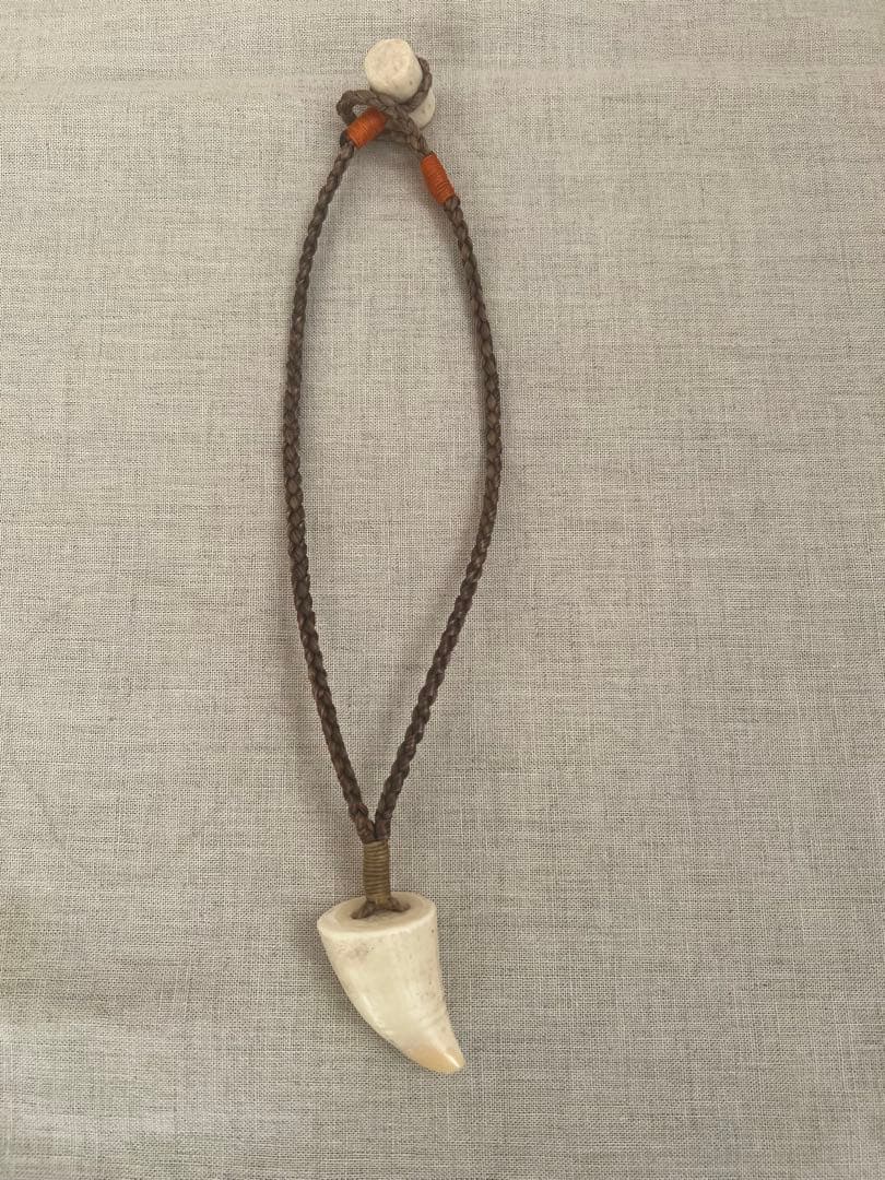 EIGHT BALL 8 ボーンカービング　　歯　ネックレス