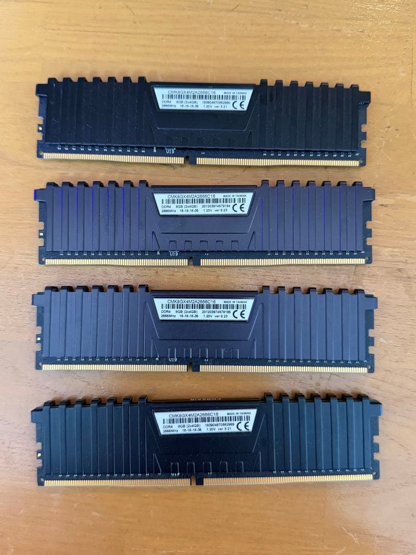 CORSAIR DDR4 4GB×4枚セット（合計16GB） メモリー