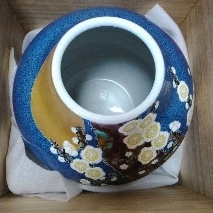 九谷焼花瓶　九谷庄三洞　武腰一憲作　梅花図陶器花瓶 木箱付き