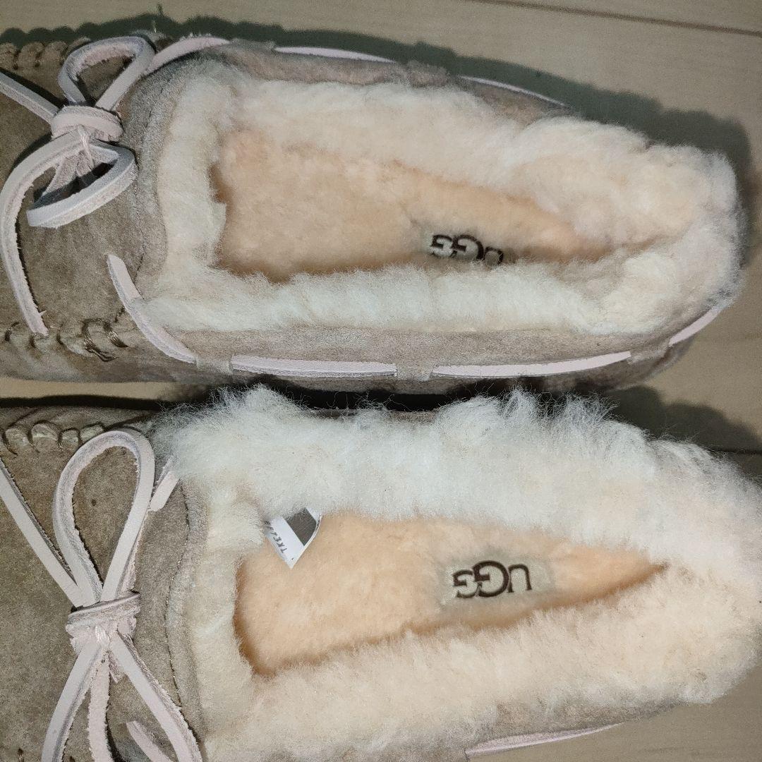 美品　新品同様　UGG ダコタ　ベージュ　24cm　箱あり