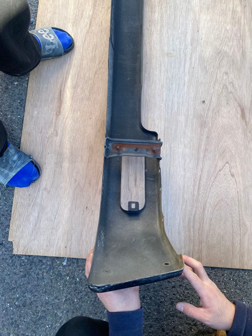 185ハイラックスサーフ フロントバンパー