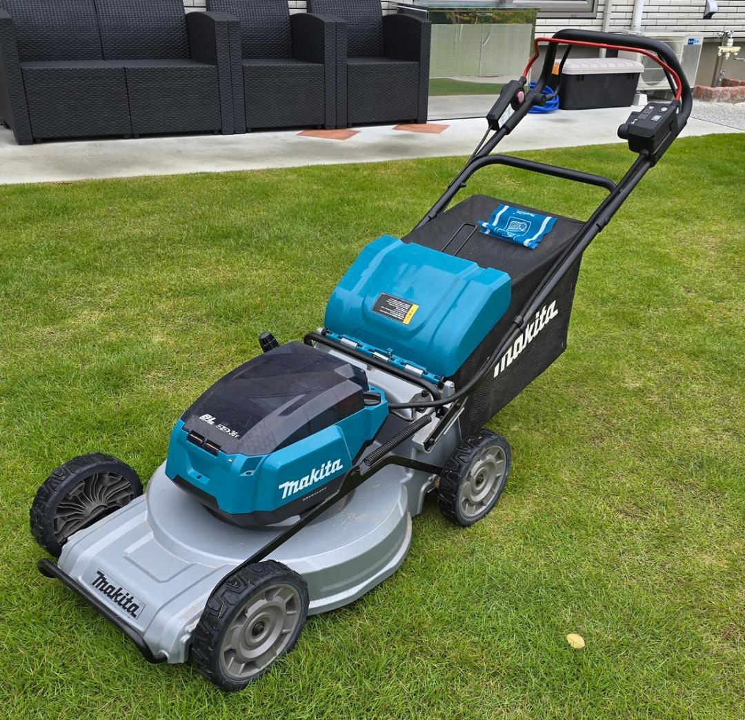 きっずはうす マキタ 充電式芝刈機 MLM533DZ