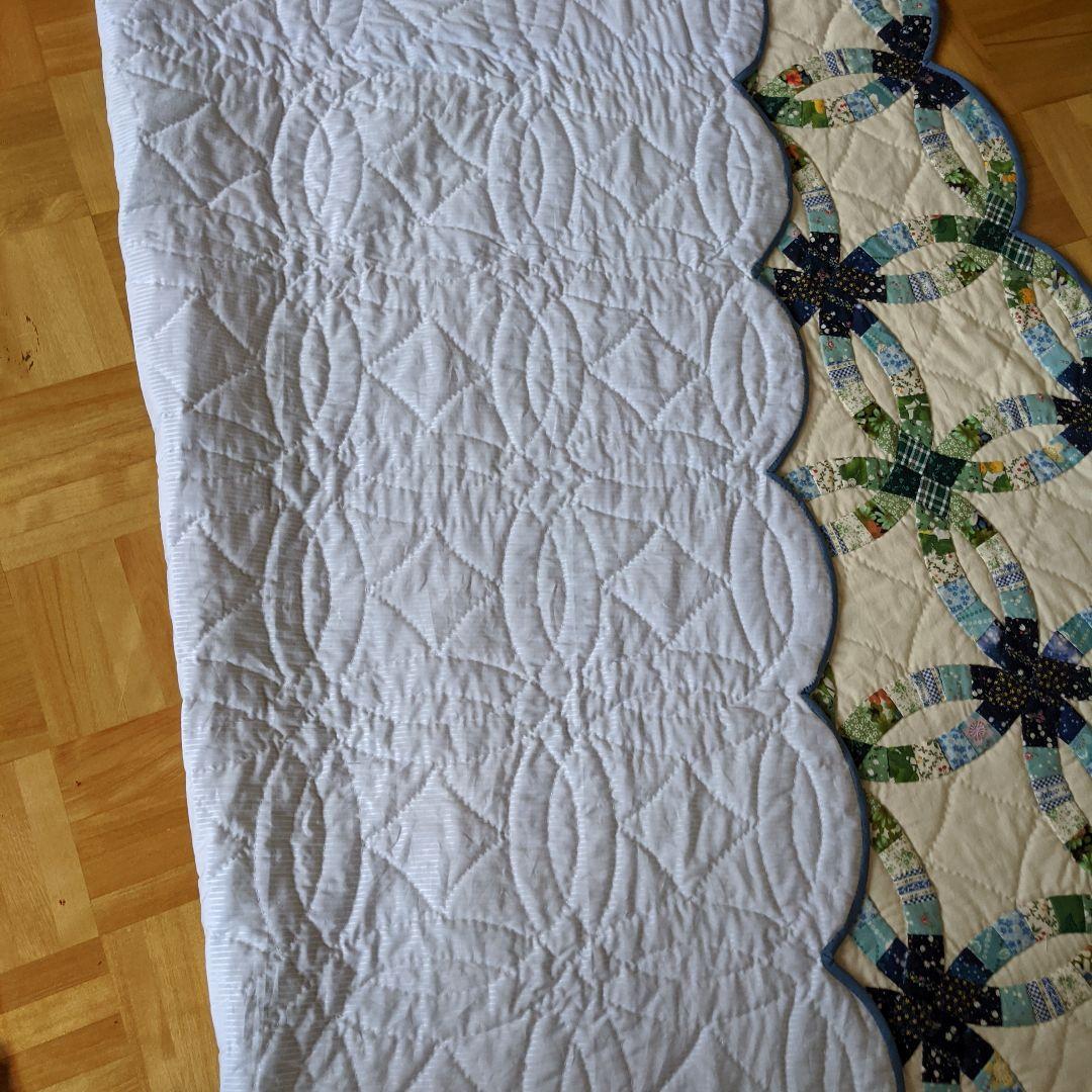パッチワーク　ベッドカバーとマット