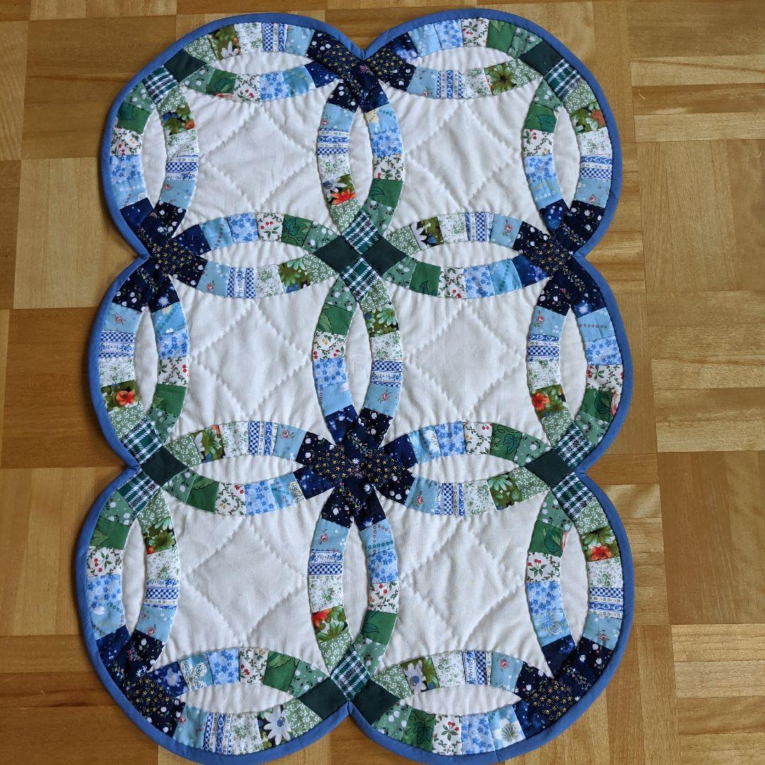 パッチワーク　ベッドカバーとマット