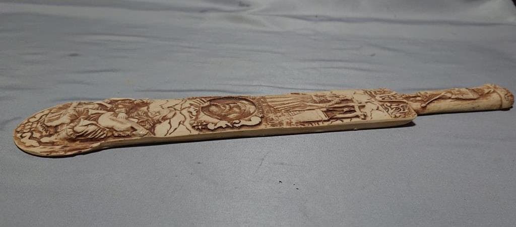 コレクター収集品　アルゼンチン　手彫り　掛物