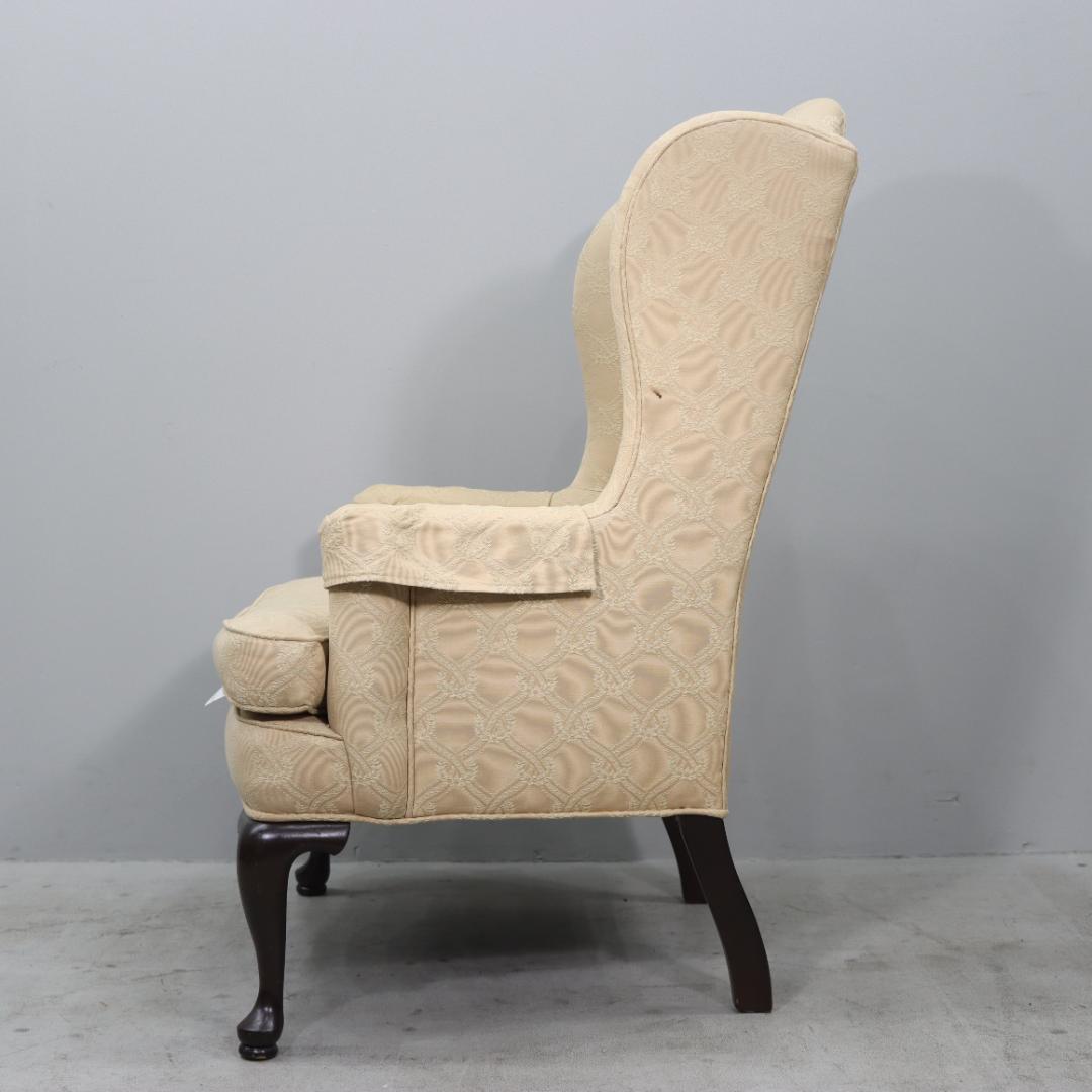 イーセンアーレン ウイングバックソファ オットマン アメリカ