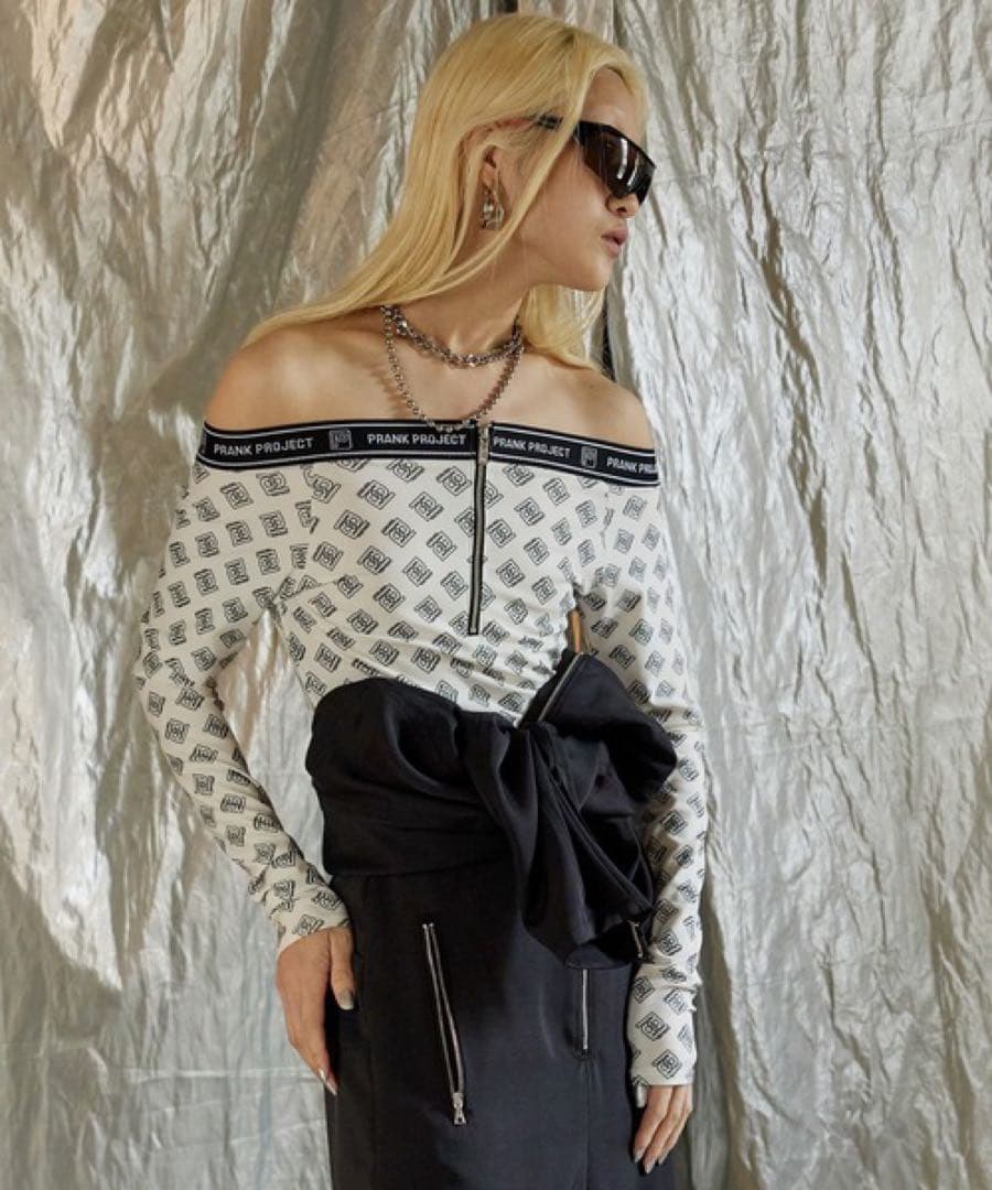 PRANK PROJECT オフショルプリントジップトップ