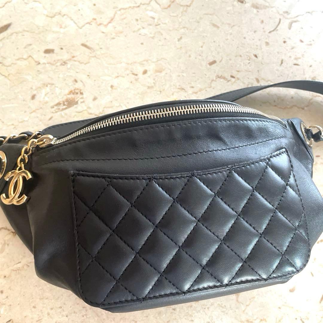 CHANEL ブラック キルティング ボディバッグ