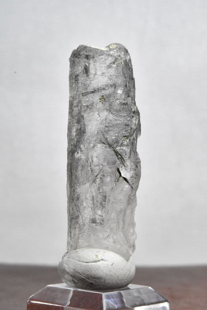 初期モンドクォーツ 角閃石入りポイント