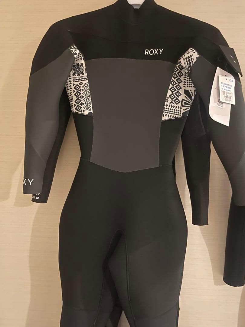 Roxyセミドライ　ウェットスーツMサイズ