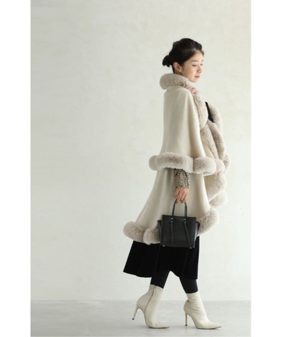 CAWAII サッと羽織れるラグジュアリー。フェイクファーケープポンチョアウター