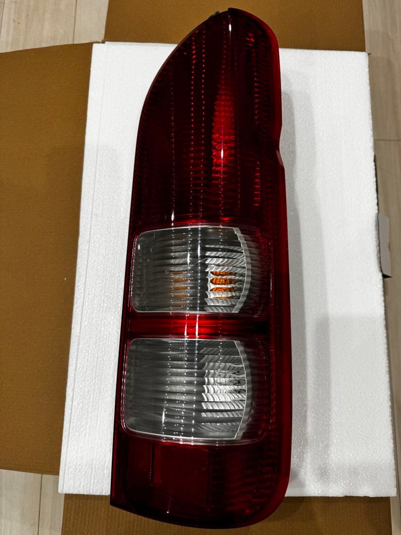 トヨタ　純正テールランプ 左右セット