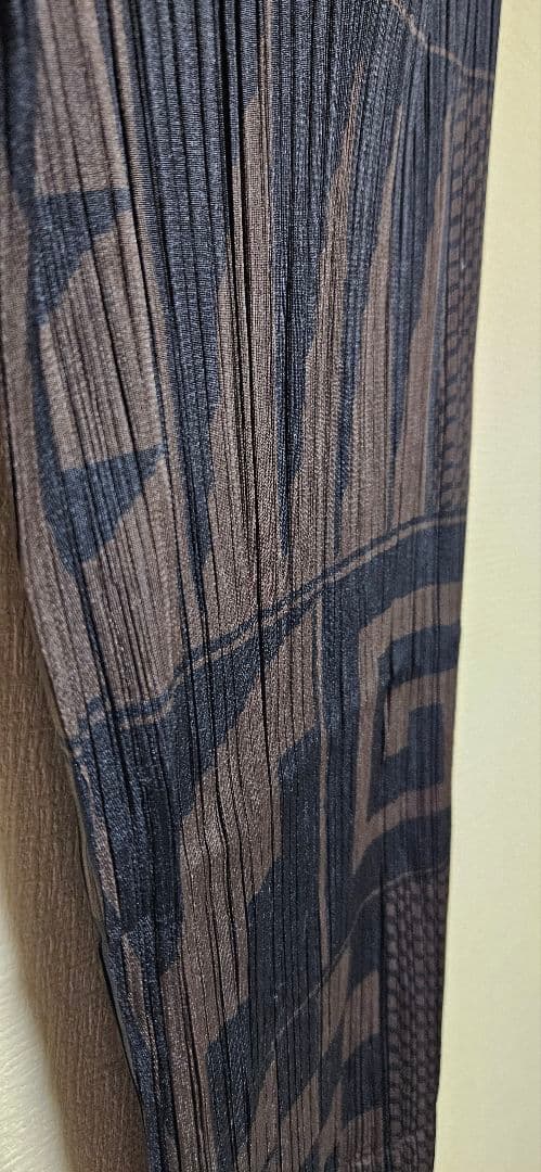 プリーツプリーズ　イッセイミヤケ 総柄アラジンパンツ 4号