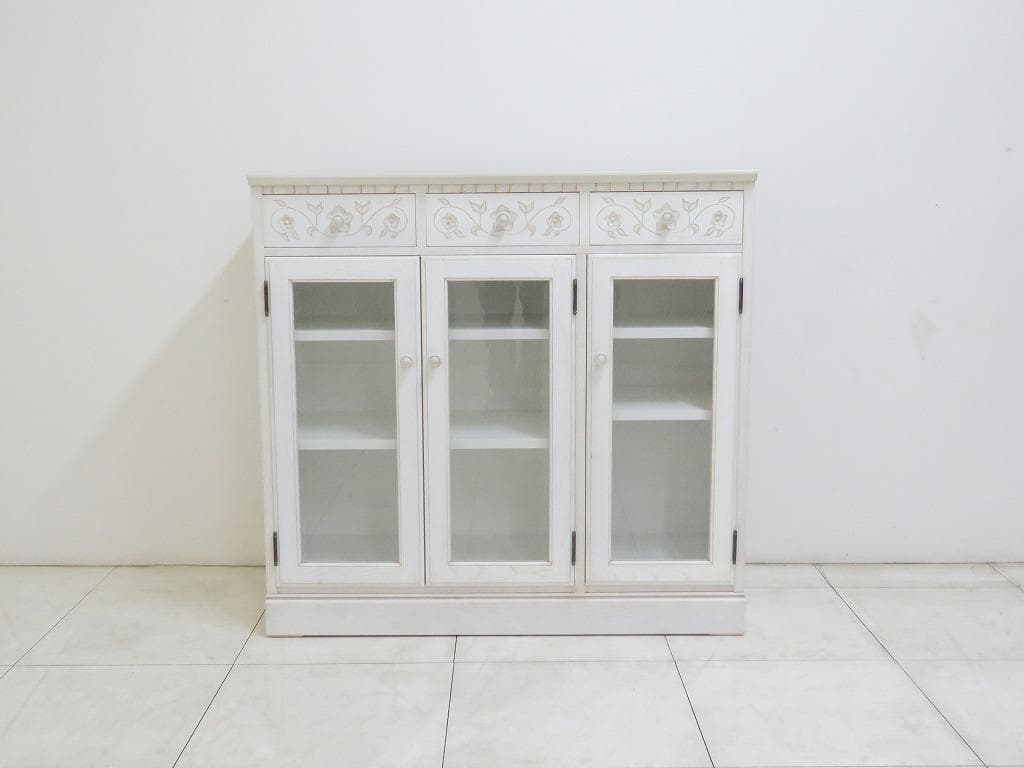 こなまる様 葉山ガーデン サイドボード 花彫刻 特注 白塗装 キャビネット食器棚